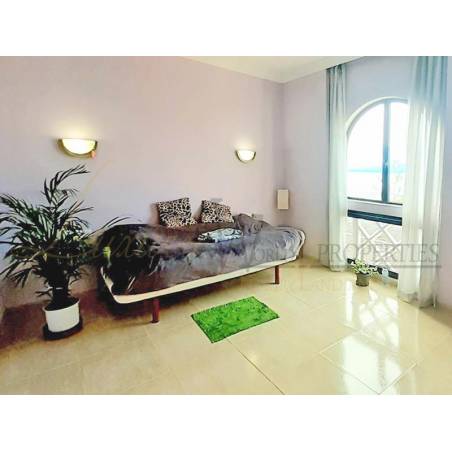 Sprzedaż - Nieruchomości - Dom / Apartament - Avenida Europa 1